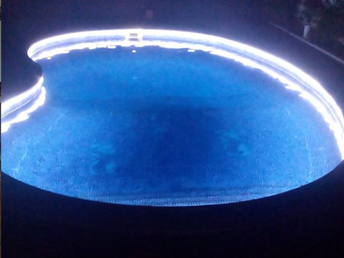 Iluminação de piscina a fita LED